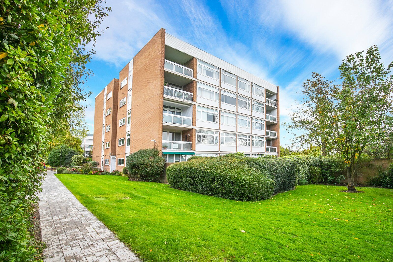 2 bedroom  flat for sale The Bowls, Chigwell, IG7, main image