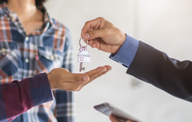 A person handing over a set of keys 