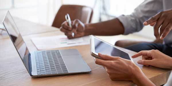 Showing market appraisal report to landlord